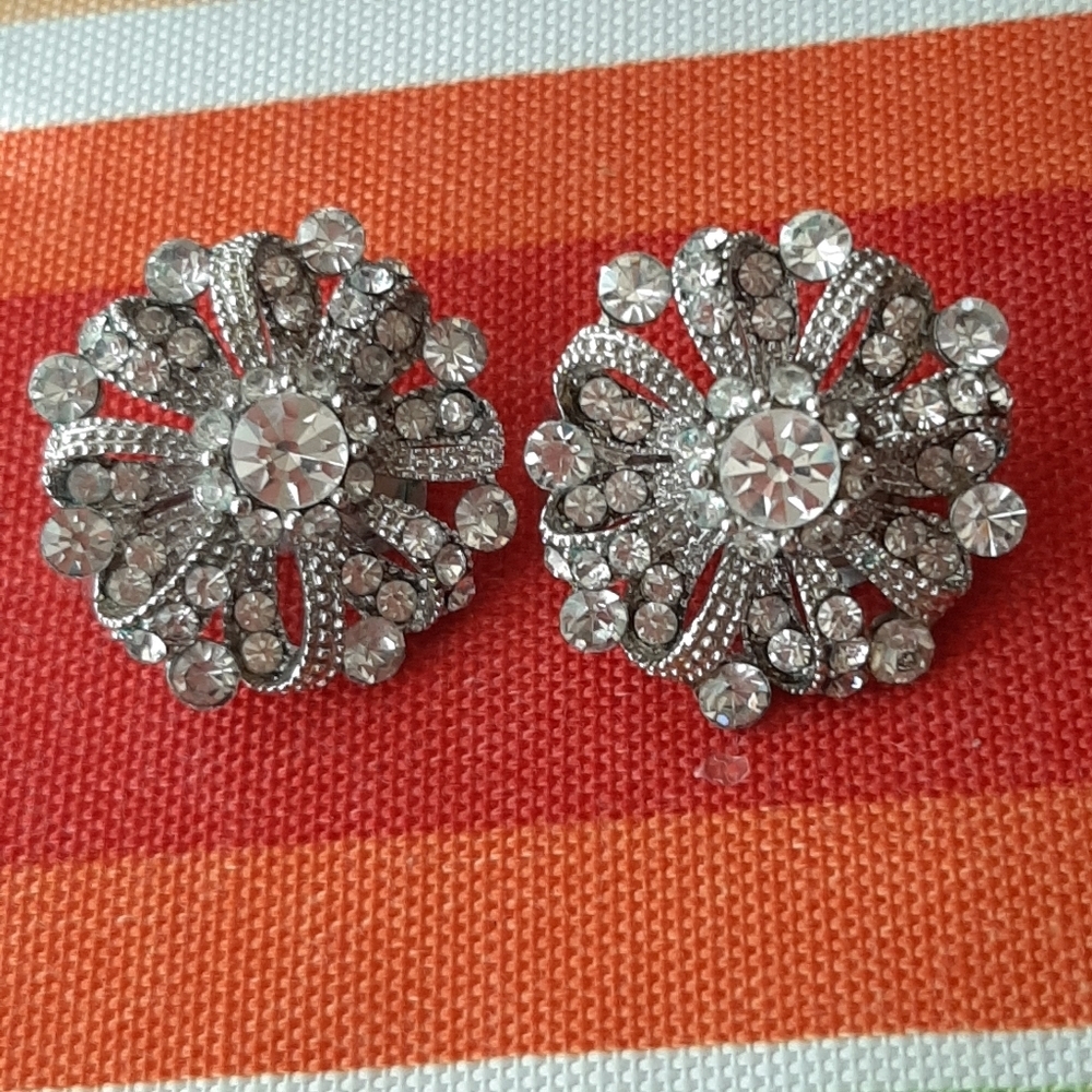 VTG CRYSTAL GLASS CLIP ON EARRINGS - Picture 3 of 6